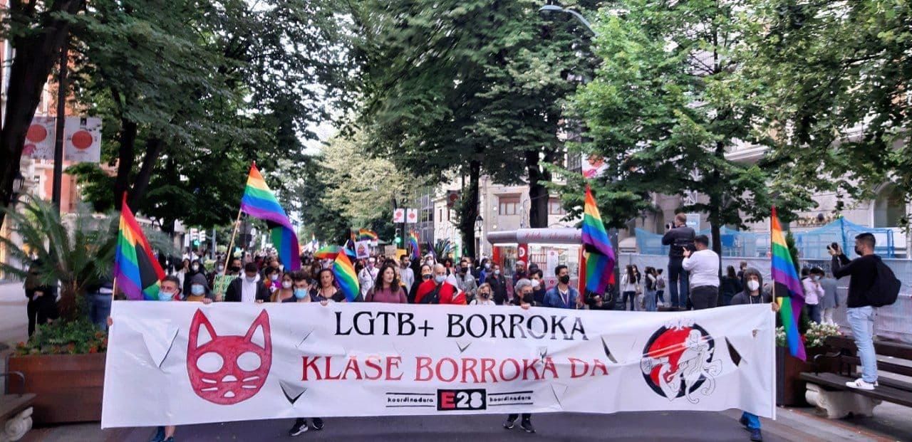 Las calles vascas se tiñen de arcoíris en el Día del Orgullo