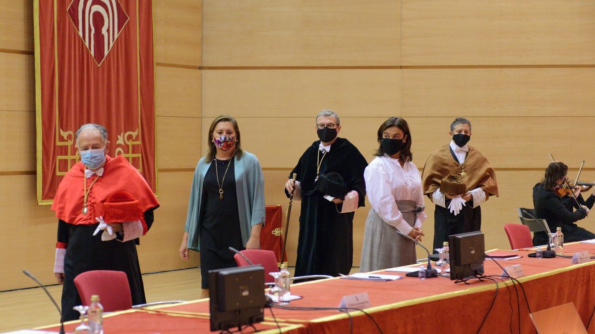 Autoridades en la inauguración del curso académico de la UCLM