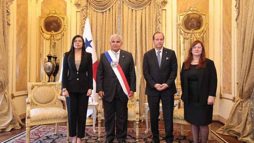 Embajadora de Nicaragua en Panamá presenta credenciales con Martinelli asilado en su sede