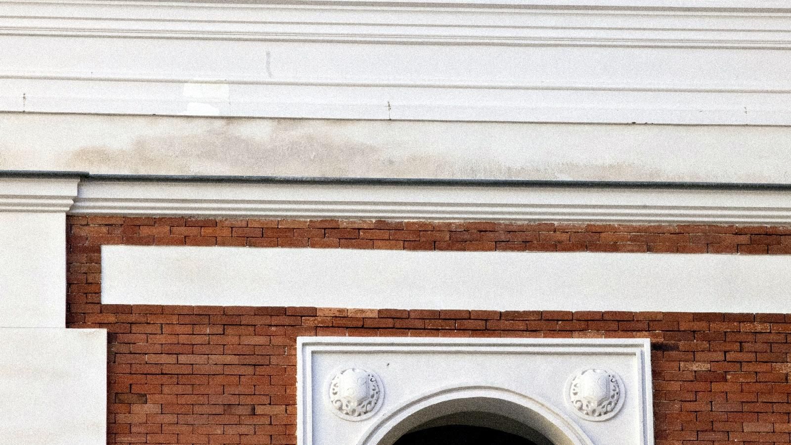 Daños por humedad en el centenario Beti-Jai, la capilla sixtina de la pelota vasca
