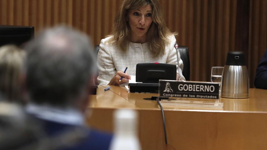La ministra de Trabajo y Economía Social, Yolanda Díaz, comparece ante la Comisión de Trabajo, Inclusión, Seguridad Social y Migraciones en el Congreso de los Diputados, este lunes. EFE/ J.J. Guillén