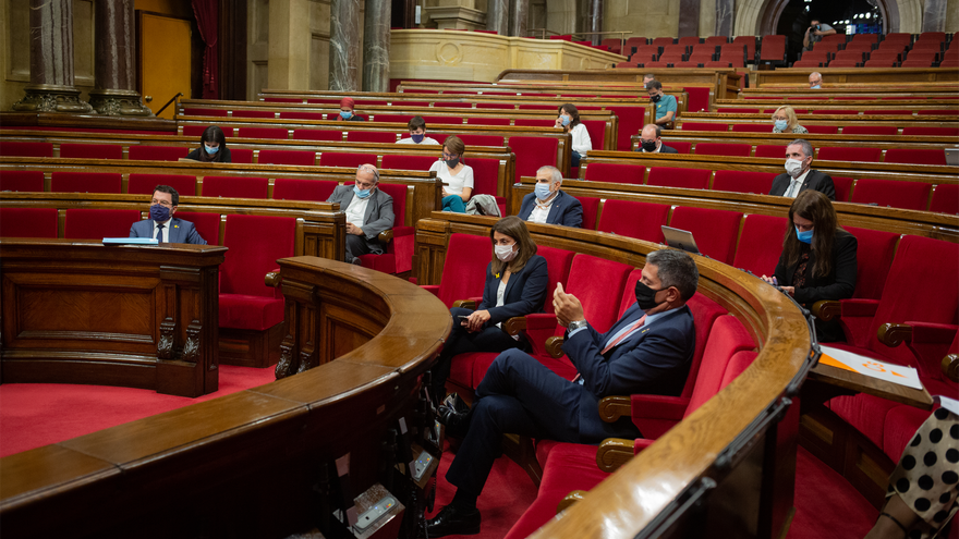 Vista general de un pleno celebrado en el Parlament de Cataluña para tratar la crisis sanitaria del coronavirus, en Barcelona, Catalunya, (España), a 6 de octubre de 2020.