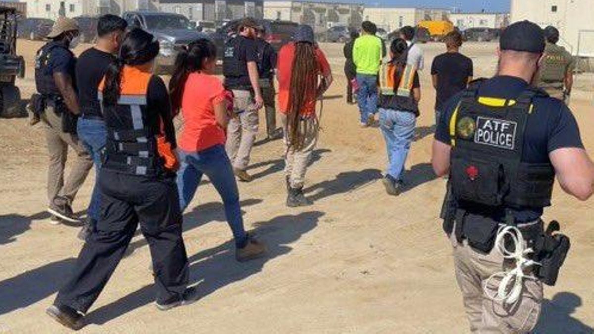 Las autoridades migratorias de EEUU detienen a 475 personas tras una macrorredada en una planta de Hyundai en el estado de Georgia