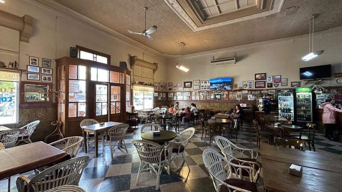 Salón del Hotel Touring Club. Este hotel es todo un mito en la historia de La Patagonia argentina.