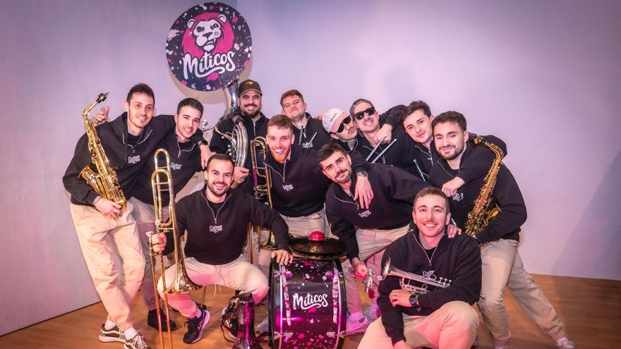 Las charangas de León: una fiesta compartida a pie de calle que pervive y se rejuvenece cada año