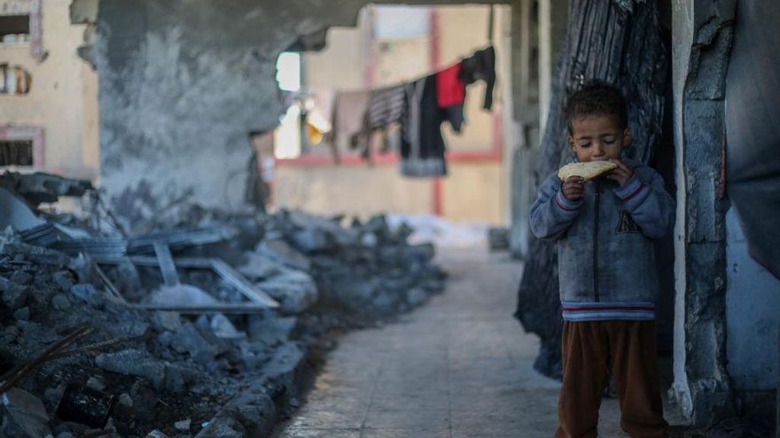 Sobrevivir en Gaza: "Cada día uno se tiene que levantar para dar de comer a su familia o conseguir una garrafa de agua potable"