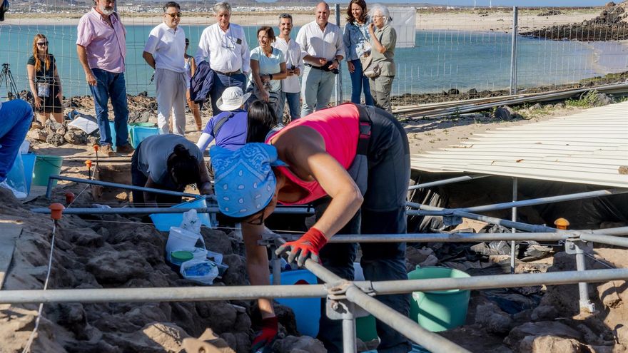Arqueólogos trabajan en el yacimiento de Lobos I