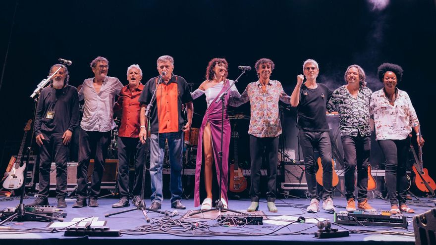Kiko Veneno, Gran Wyoming, Sandra Monfort, Tomasito y Ariel Rot protagonizaron el concierto 'Un país para escucharlo' en València.