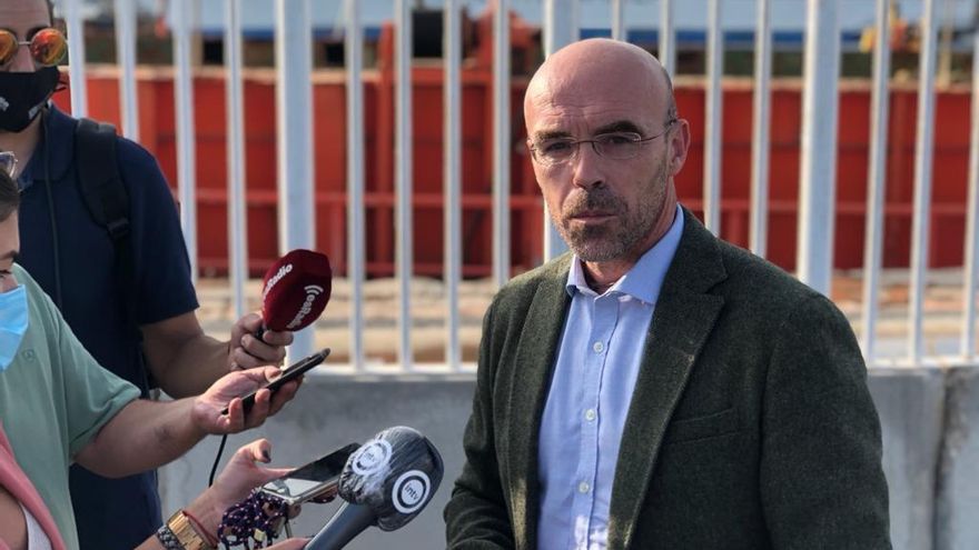 Jorge Buxadé (Vox) junto al Puerto de Almería