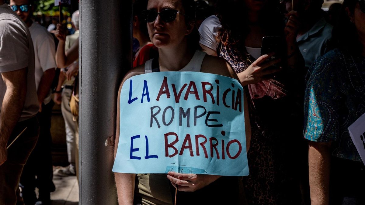 La especulación llega a los refranes. Pancarta de este domingo en Madrid