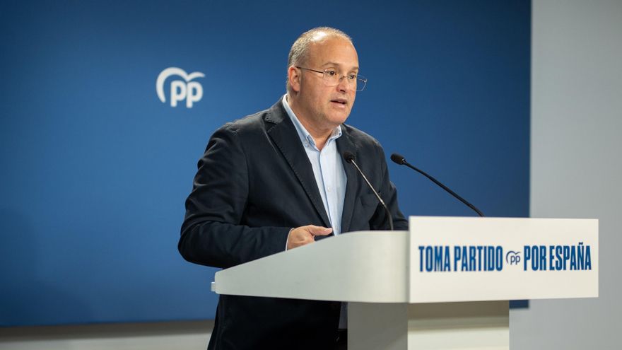 Archivo - El secretario general del Partido Popular, Miguel Tellado, ofrece una rueda de prensa en la sede del PP, a 4 de octubre de 2025, en Madrid (España).