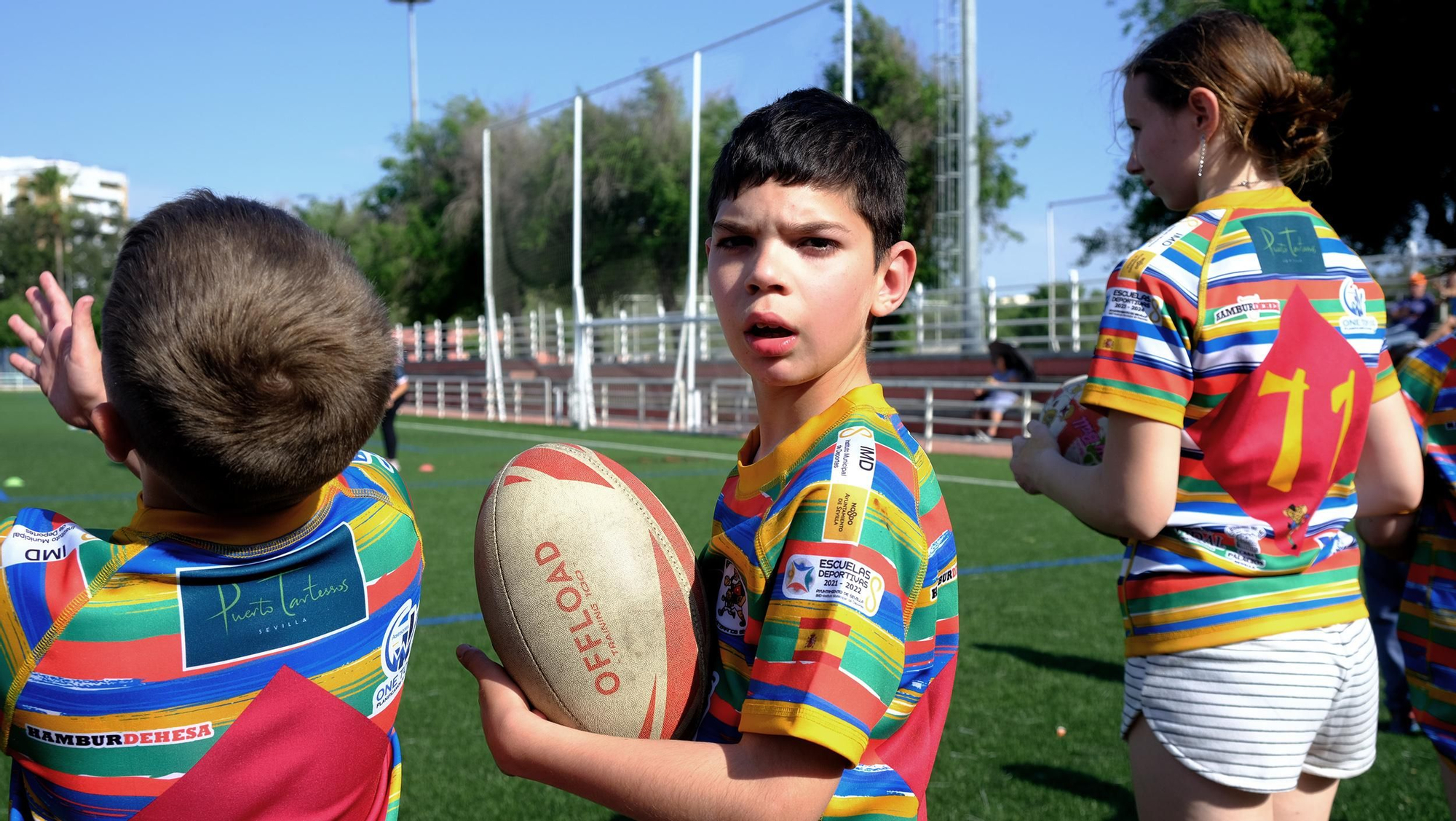 Valerio espera su turno en el ejercicio de pase. Nunca se debe dejar de repasar los fundamentos del juego
