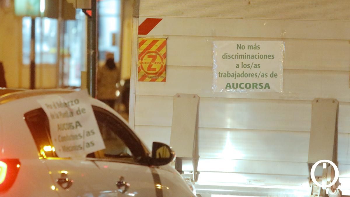 Caravana de coches de trabajadores de AUCORSA