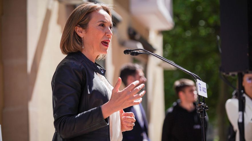La secretaria general del Partido Popular, Cuca Gamarra, interviene en un acto durante su visita a la sede electoral de su partido en Vitoria, a 5 de mayo de 2023, en Vitoria-Gasteiz, Álava, País Vasco (España).