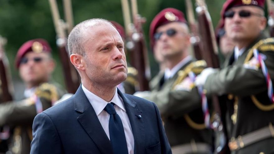 Joseph Muscat, líder del Partido Laborista y primer ministro de Malta, anunció hoy que dejará su cargo en enero por la fuerte presión sobre su Gobierno, tras el asesinato de la periodista de investigación Daphne Caruana Galizia en 2017.