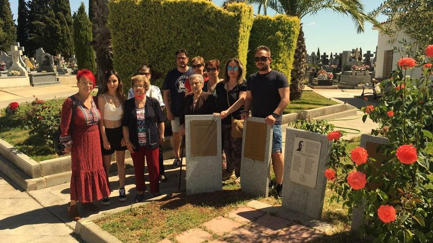 Una nueva placa homenajea a los 23 vecinos de Tarancón que perdieron la vida fuera de su pueblo durante la guerra civil por defender la legalidad vigente frente al alzamiento militar de Franco
