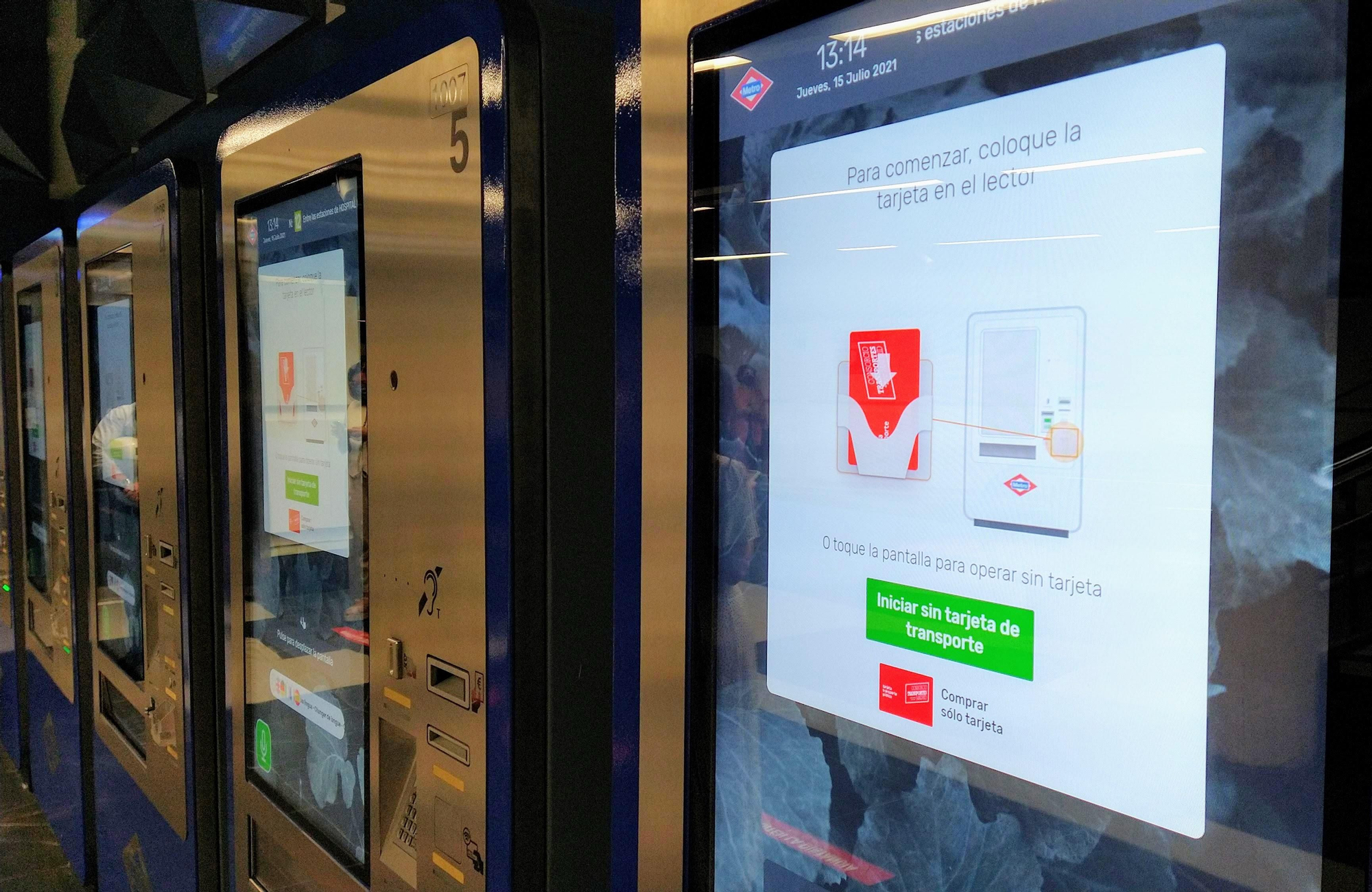 Estación Gran Vía - vista de las máquinas autoventas