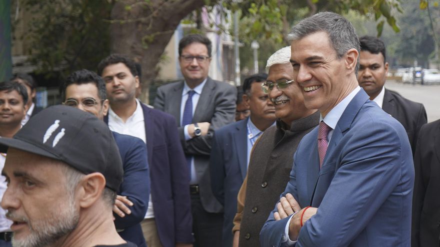 Pedro Sánchez inaugura un mural hispano-indio de arte callejero del artista español Suso33, en el distrito Lodhi de Nueva Delhi, en el marco de su viaje oficial a la India y de las actividades del Año Dual España-India.