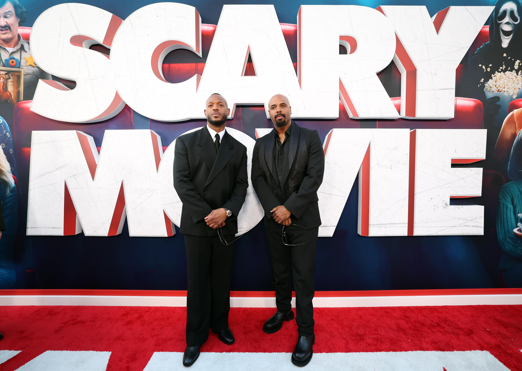 Los Wayans, Marlon Wayans (izda) y Shawn Wayans en la premiere en Los Ángeles el 3 de junio de 'Scary Movie'