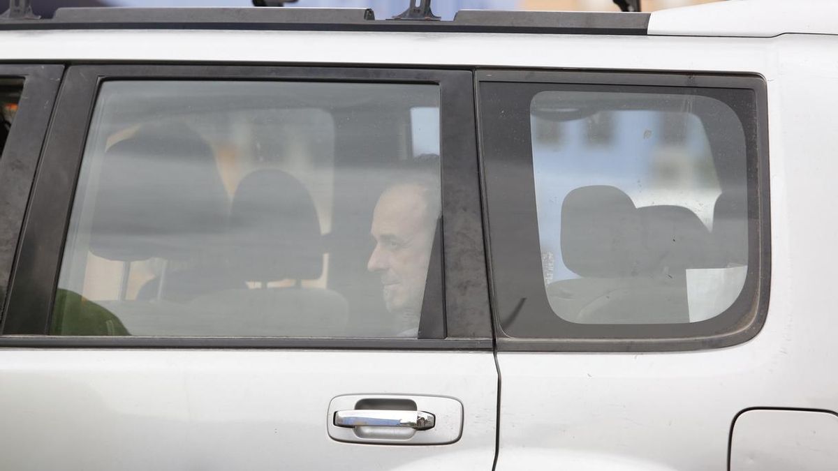 Francesco Arcuri vuelve con los niños a Italia, donde prosigue el proceso judicial con Juana Rivas