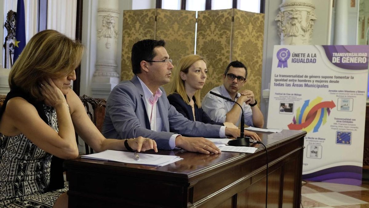 El Ayuntamiento dice que son las prostitutas las que tienen que buscar un solar y subraya que "son espabiladas"