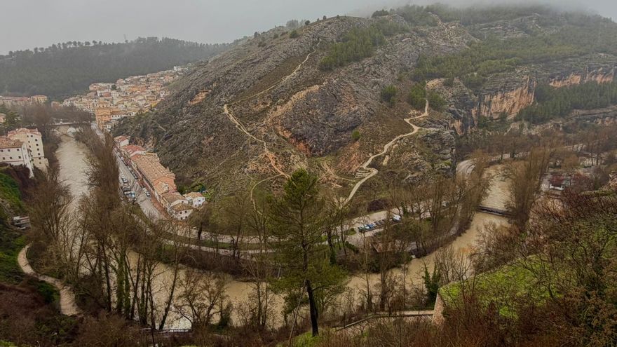 Castilla-La Mancha envía un Es-Alert a Cuenca ante la crecida del río Júcar, en nivel rojo
