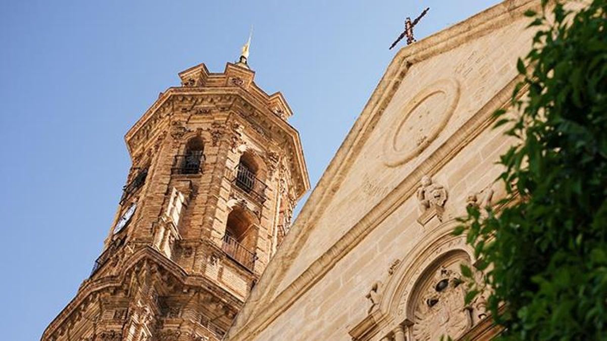 Fachada renacentista de la Colegiata de San Sebastián.