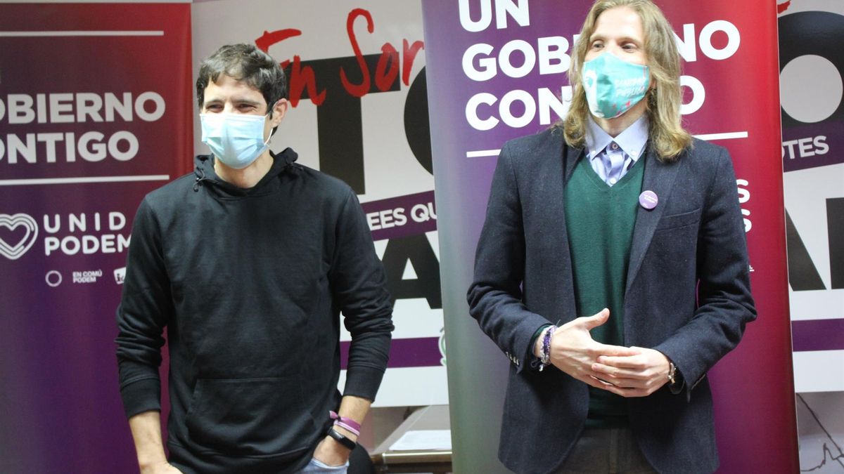 El secretario de Podemos en Soria, Jorge Ramiro (izda), junto a Pablo Fernández.