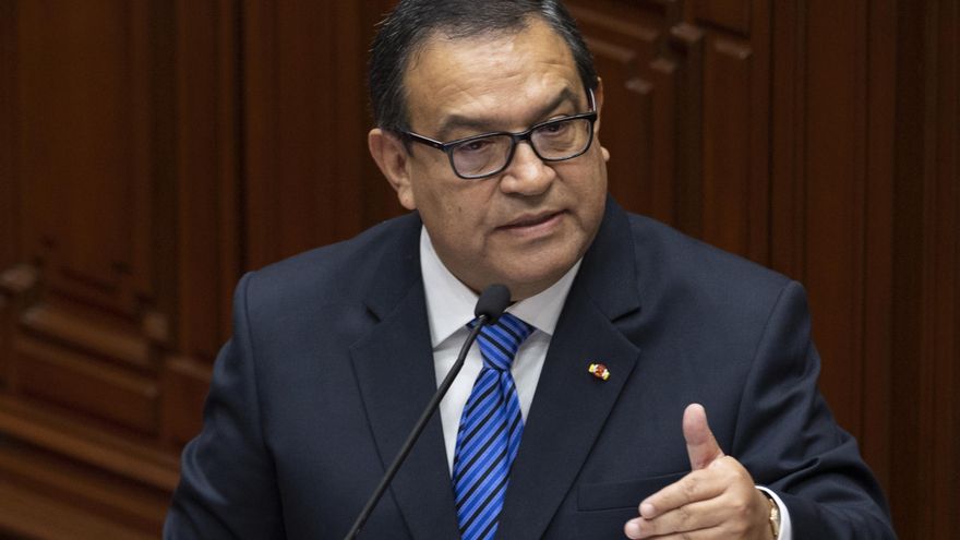 Perú acusa a Boric de "tirar hacia otro país" su "problema" con la migración