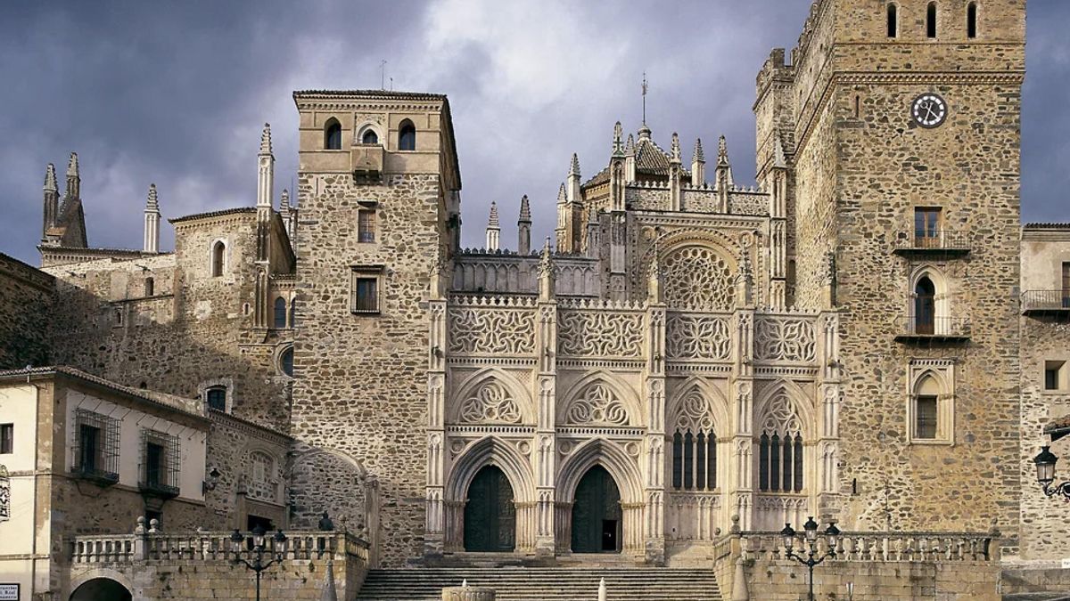 La curiosa leyenda de una vaca y su pastor que explica el origen de este majestuoso monasterio Patrimonio de la Humanidad