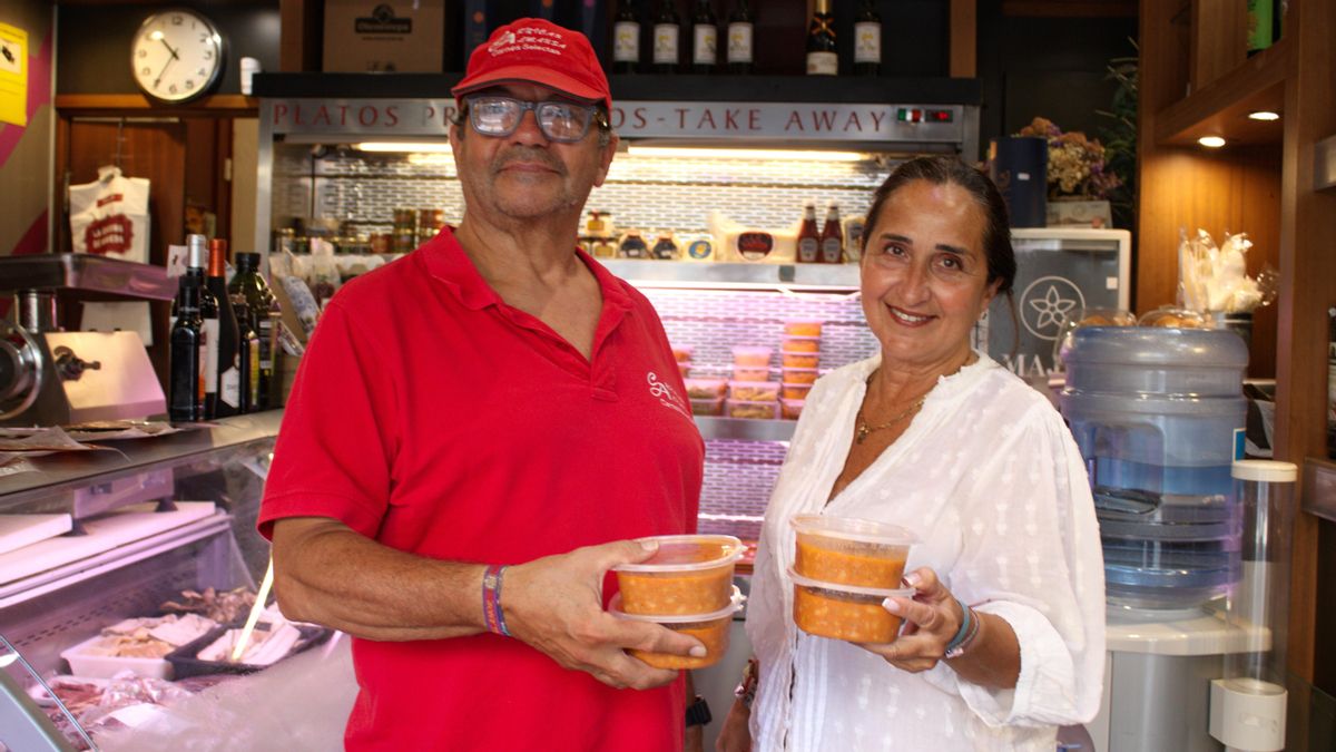 "Si no vienen en dos días, les llamo": cuando el comercio local sirve de red para los vecinos mayores