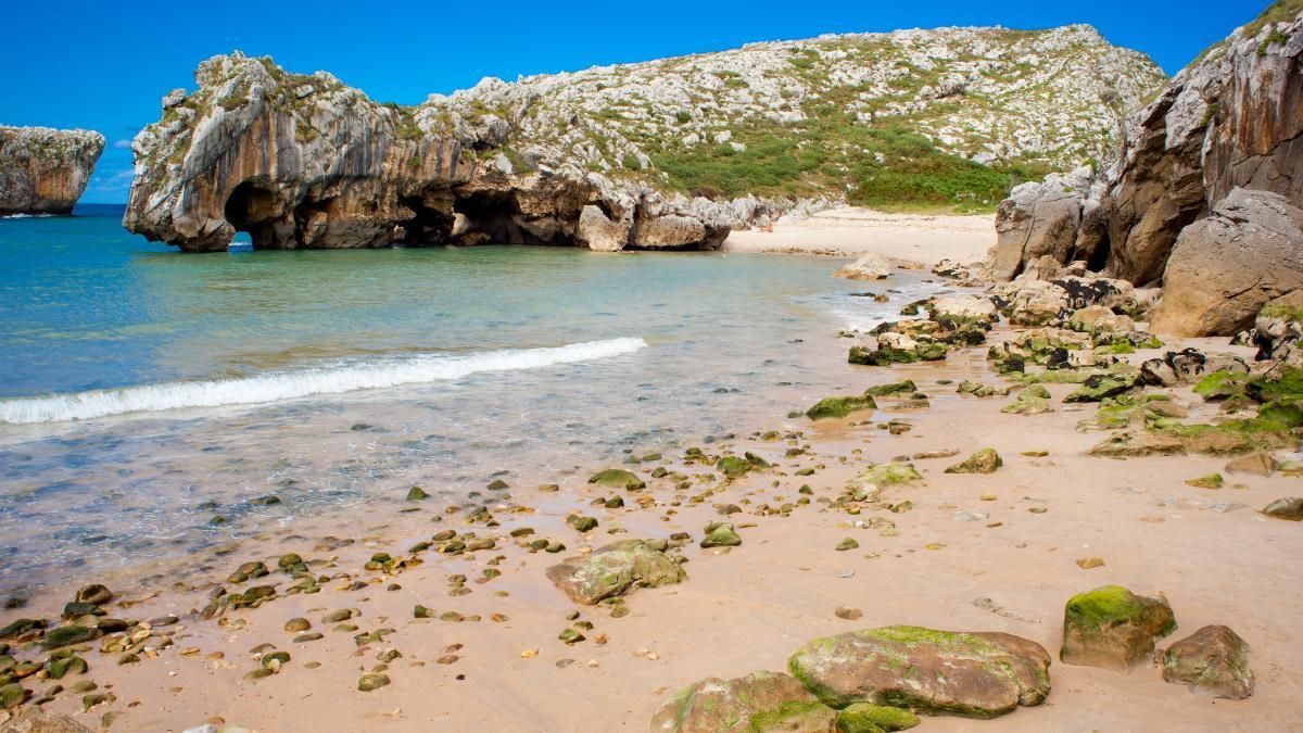 Playa de Cuevas del Mar, Llanes