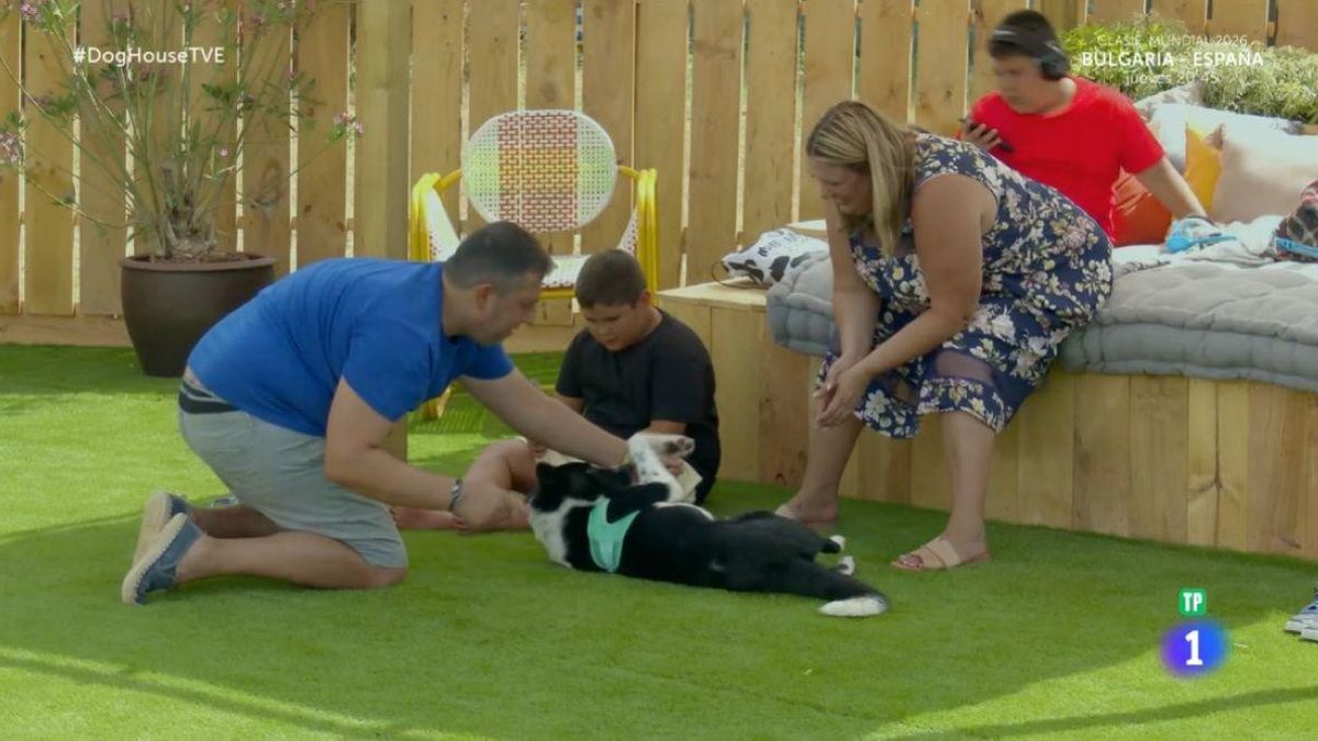 La familia de Mateo con Bellote, en 'Dog House'