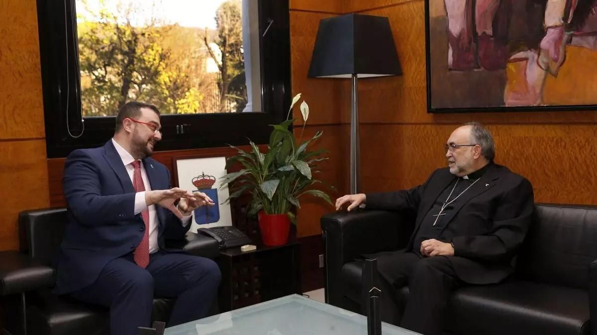 Barbón dará 'plantón' al arzobispo mañana en Covadonga y acudirá a misa en el occidente en el Día de Asturias
