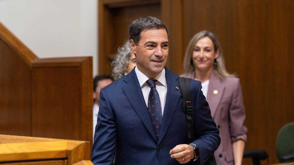 Pradales, a Sánchez: "Sería bueno que podamos escribir el final de la legislatura española con un apretón de manos"