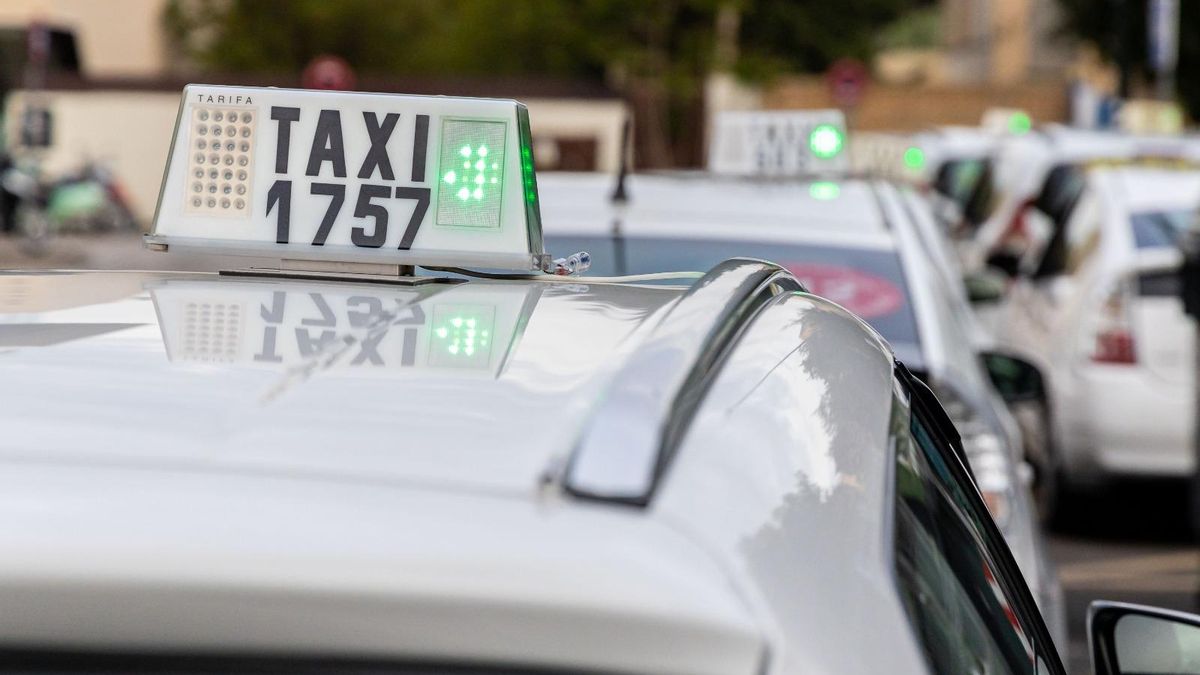 Imagen de archivo taxi en Zaragoza