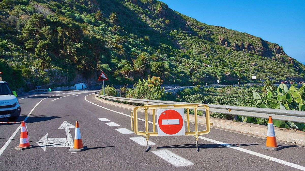 Cortes intermitentes de tráfico en Garachico tras el derrumbe de un muro la pasada madrugada