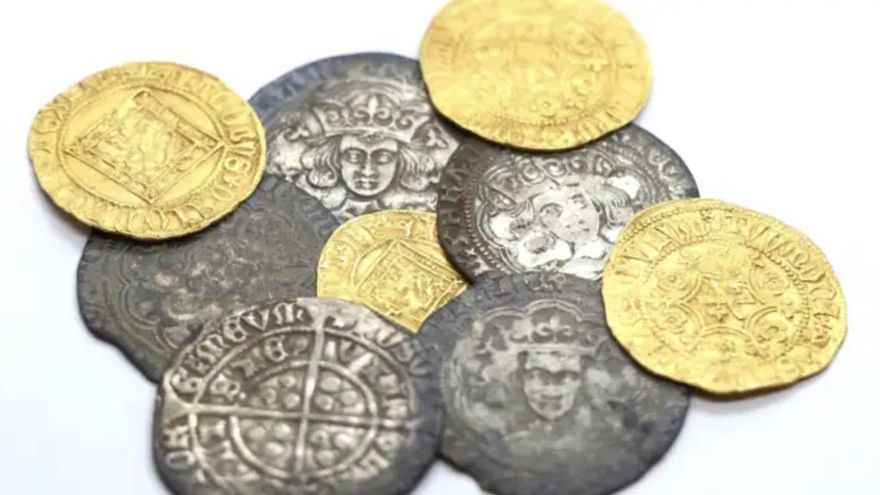 El oro de los enemigos: descubren en Escocia un tesoro de monedas de la época de las guerras con Inglaterra