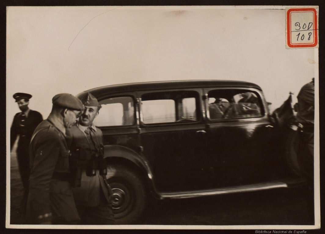 Franco conversa con el coronel Vigón.18 de agosto de 1937. Reinosa.