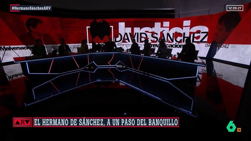 Así vivieron (y sufrieron) en directo el apagón las cadenas de TV, con laSexta a oscuras