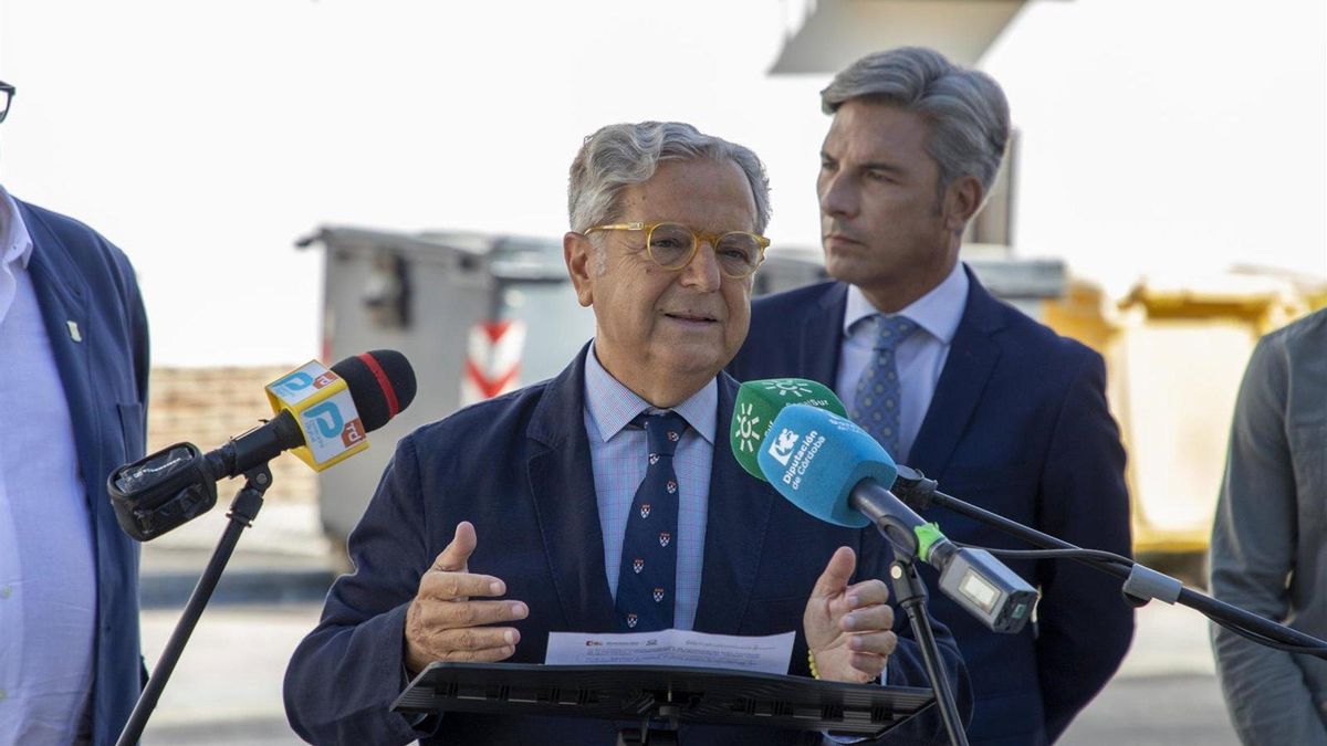 Diputación y Ayuntamiento de La Rambla firman un convenio para el soterramiento de 46 contenedores