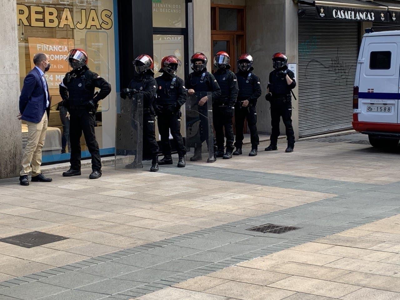 Antidisturbios en el centro de Vitoria