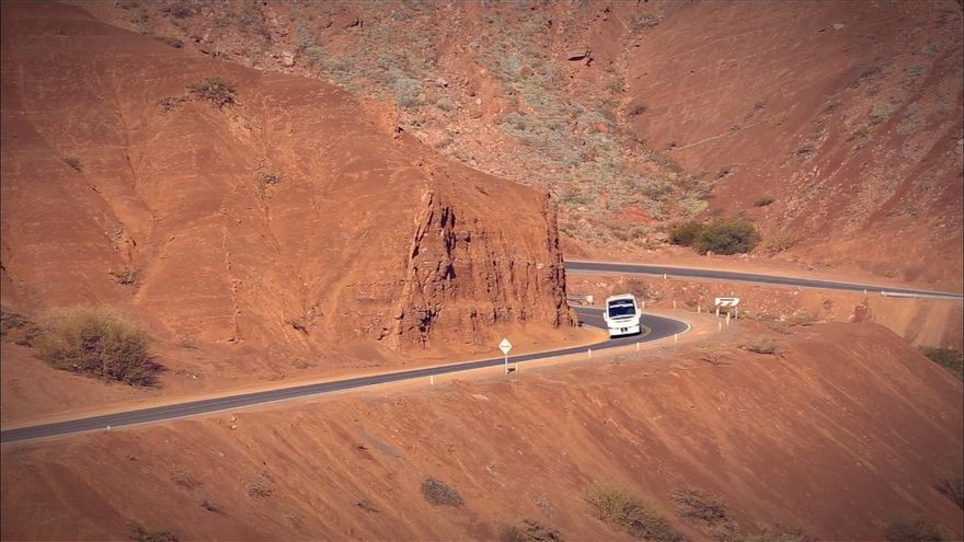 Camino de Cafayate. Aquí los paisajes son rotundos e intensos.