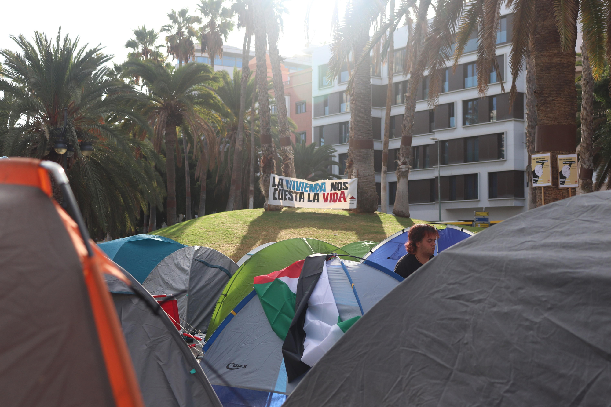 Acampada en la Plaza de la Feria (Las Palmas de Gran Canaria) por el derecho a la vivienda