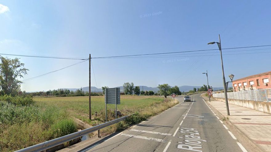 La caída de un poste eléctrico corta la LR-254 entre Lardero y Alberite