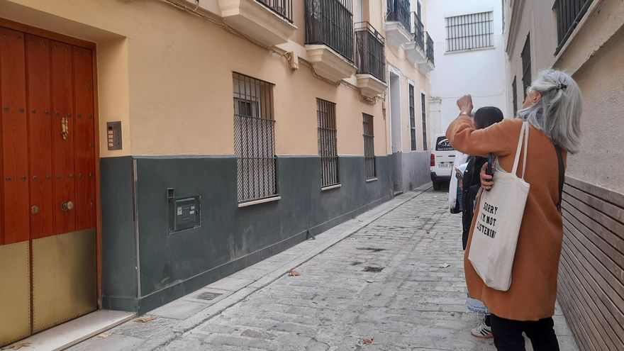 Un pintor, una virgen y una calle: vecinos de Sevilla "ultrajados" exigen que le devuelvan el nombre a su barreduela