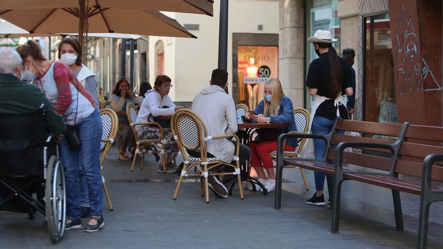 El Gobierno canario garantiza ayudas al turismo, comercio y hostelería a través de fondos europeos o endeudamiento