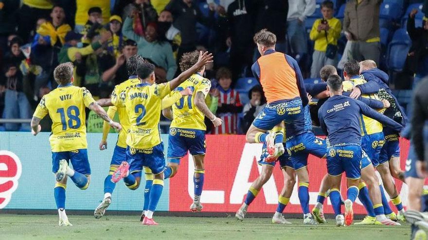 Las Palmas sigue fuera del descenso tras el empate del Alavés