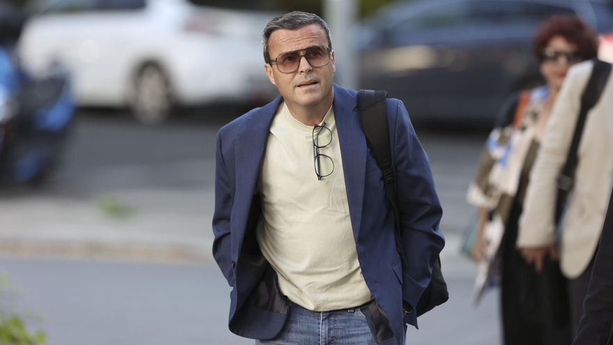 El expresidente de la Diputación de Badajoz Miguel Ángel Gallardo a su llegada el lunes a la Audiencia. EFE/ Jero Morales