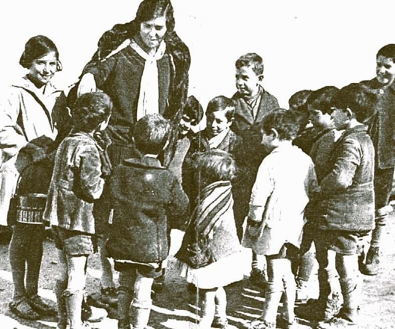 La primera médica rural de España, con la chiquillería